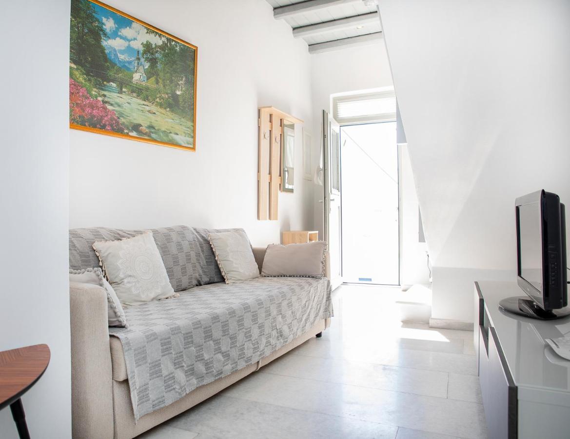 Caper-2 Bedroom Traditional Home With Amazing View Науса Екстериор снимка