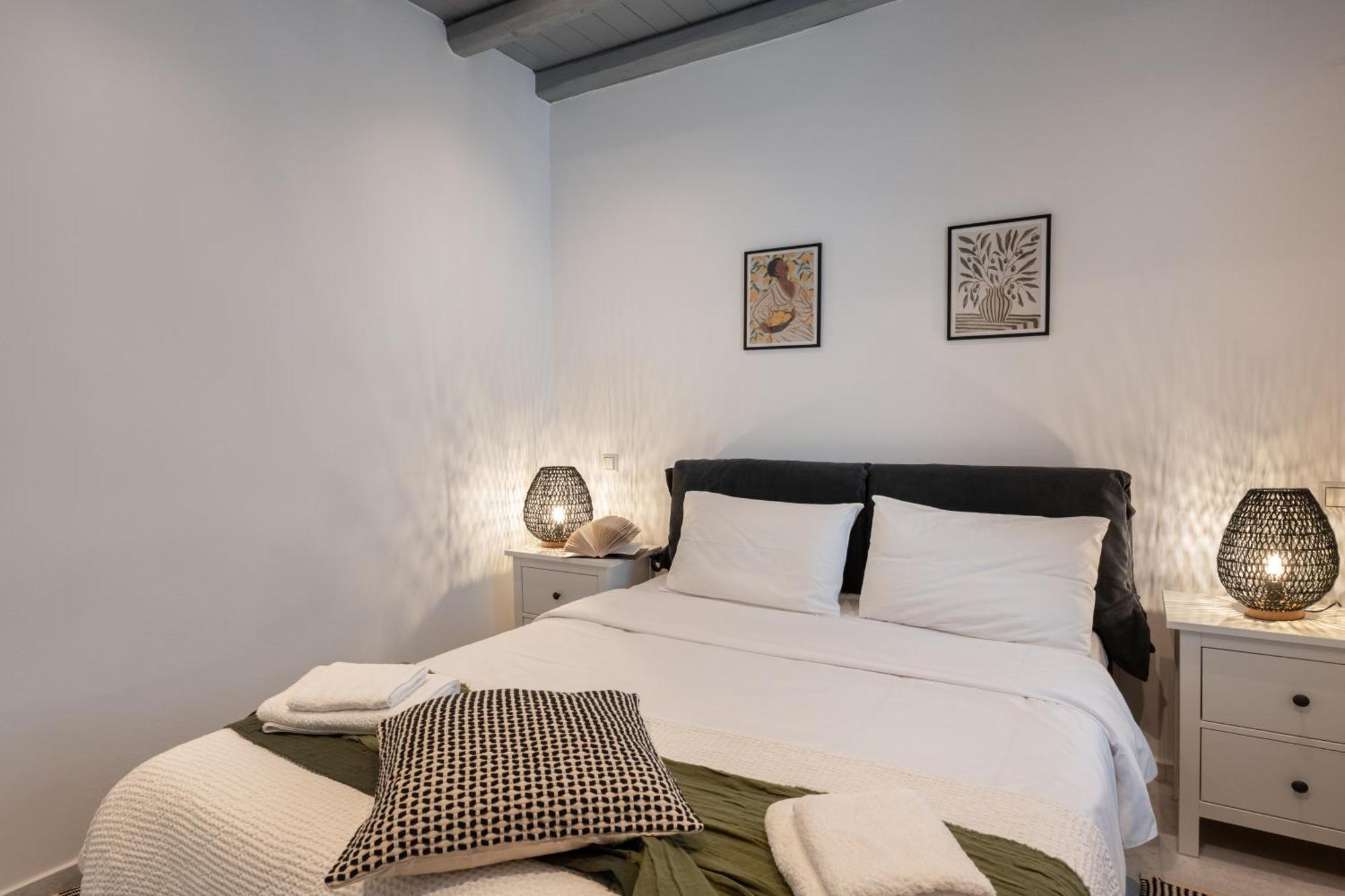 Caper-2 Bedroom Traditional Home With Amazing View Науса Екстериор снимка