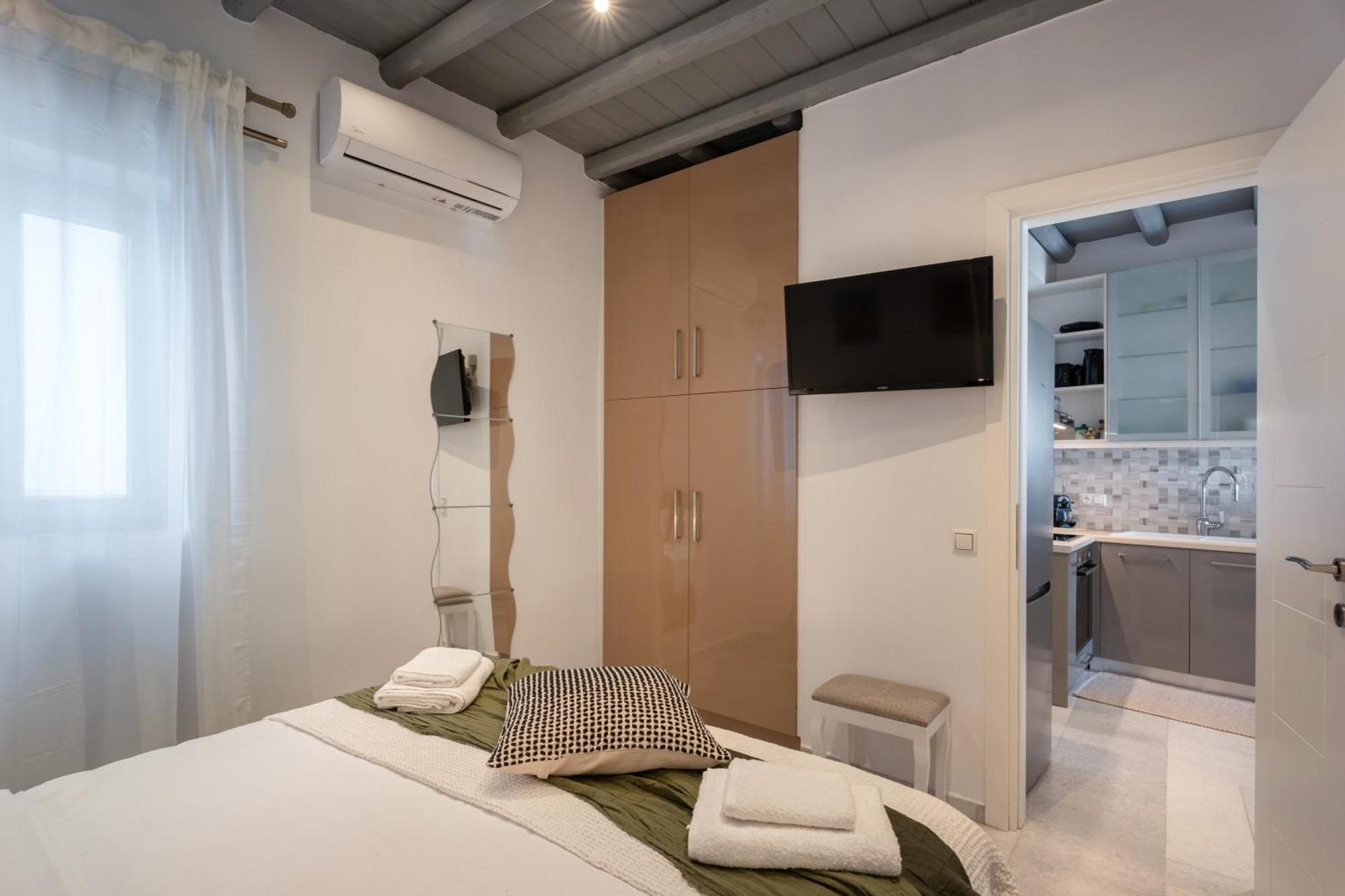 Caper-2 Bedroom Traditional Home With Amazing View Науса Екстериор снимка