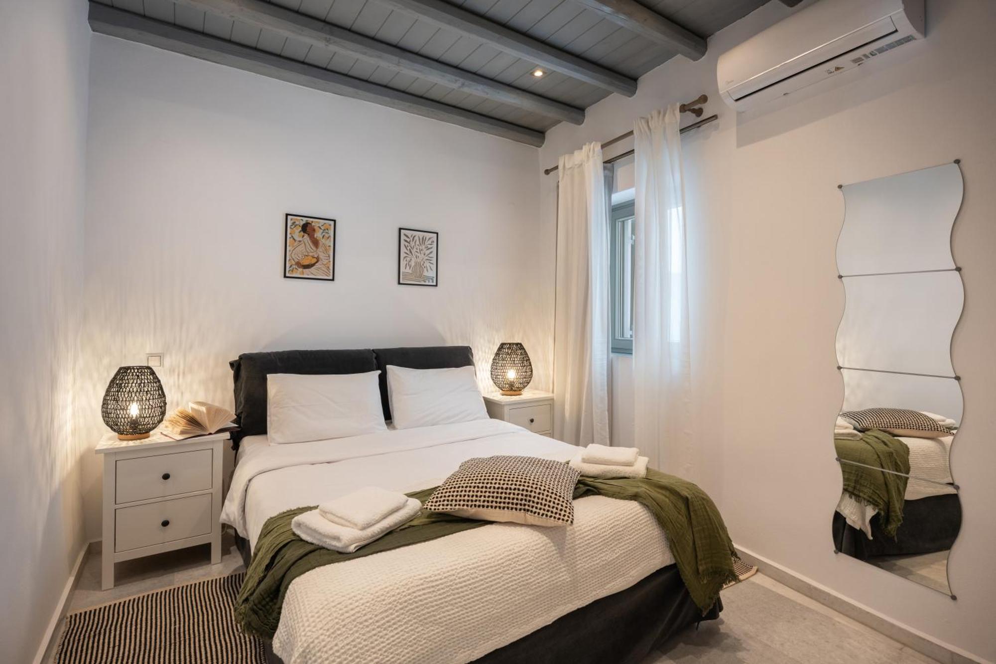 Caper-2 Bedroom Traditional Home With Amazing View Науса Екстериор снимка