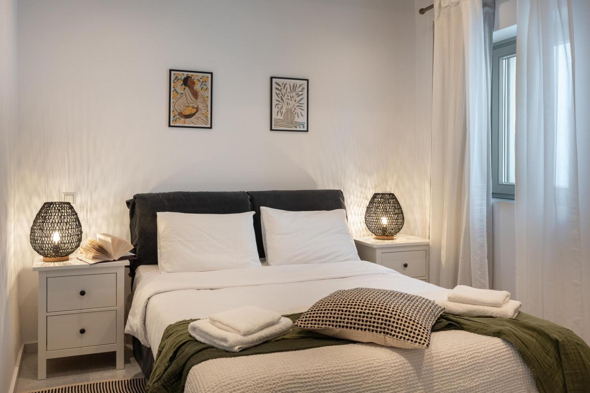 Caper-2 Bedroom Traditional Home With Amazing View Науса Екстериор снимка