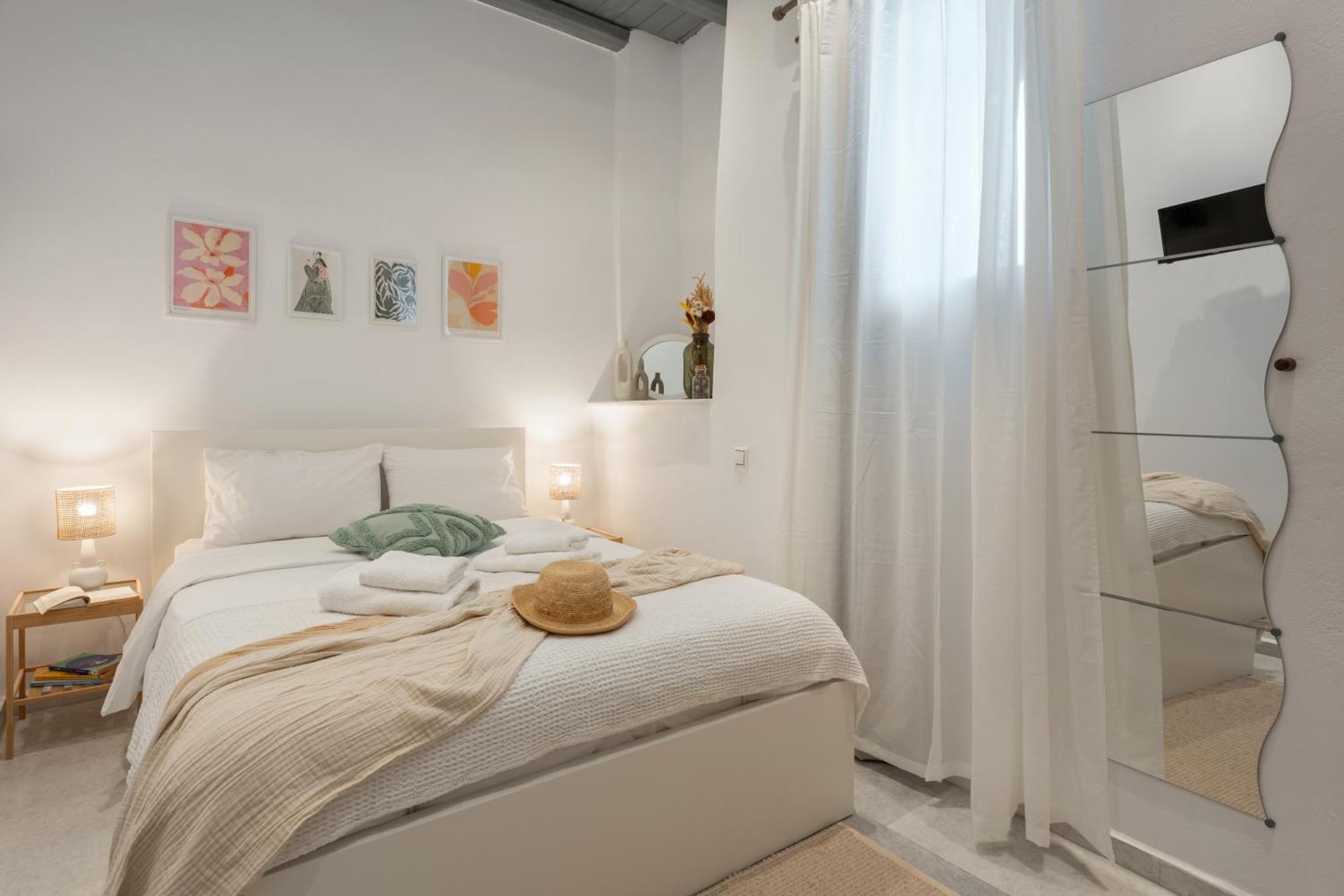 Caper-2 Bedroom Traditional Home With Amazing View Науса Екстериор снимка