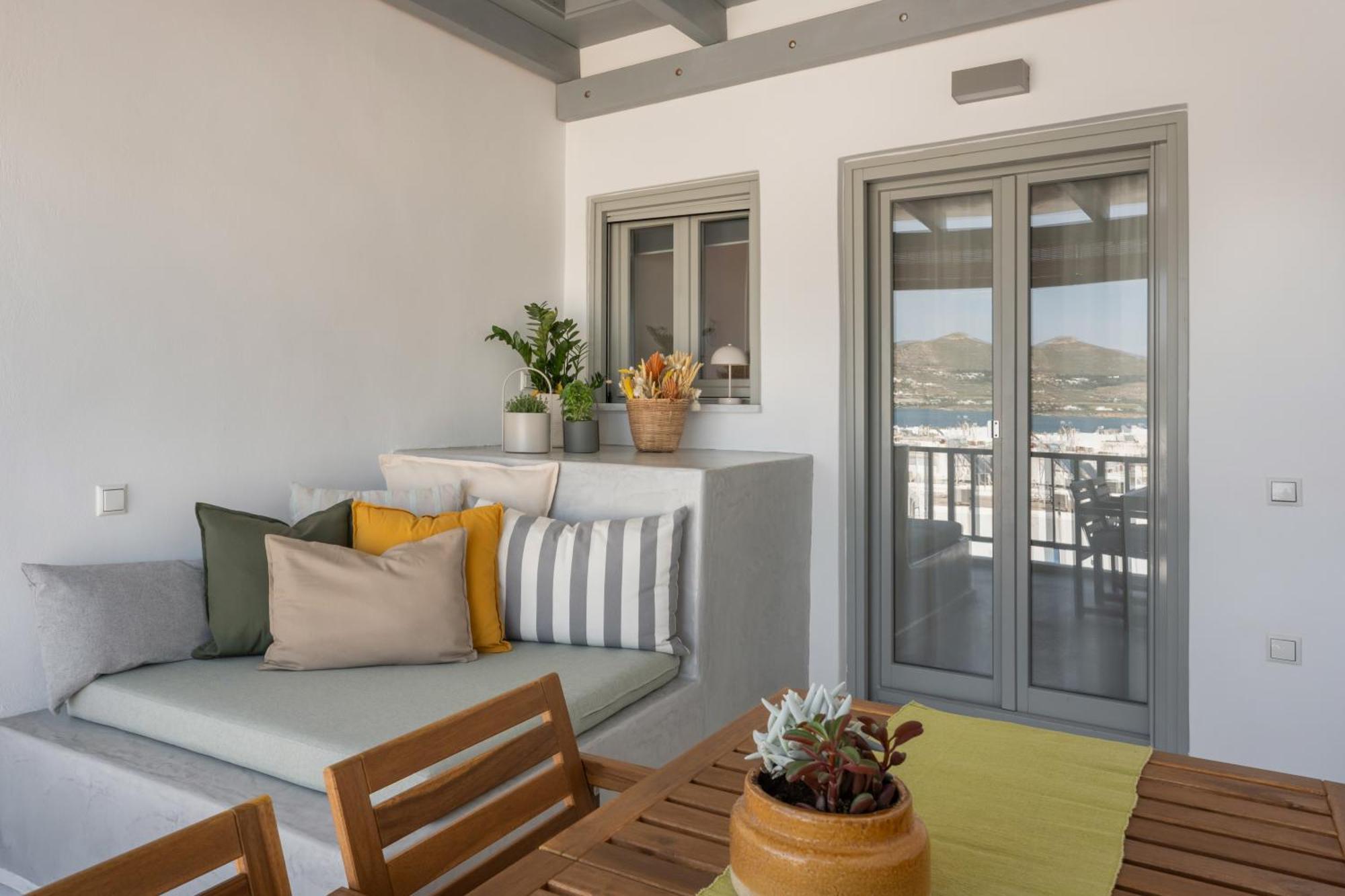 Caper-2 Bedroom Traditional Home With Amazing View Науса Екстериор снимка