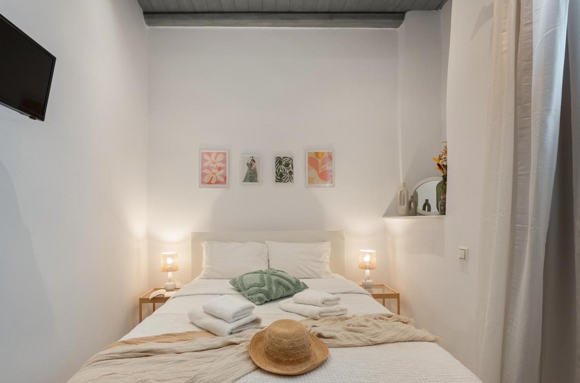 Caper-2 Bedroom Traditional Home With Amazing View Науса Екстериор снимка